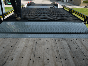 Widths of YARD-RAMP-SITE edge of dock levelers Widths of YARD-RAMP-SITE edge of dock leveler